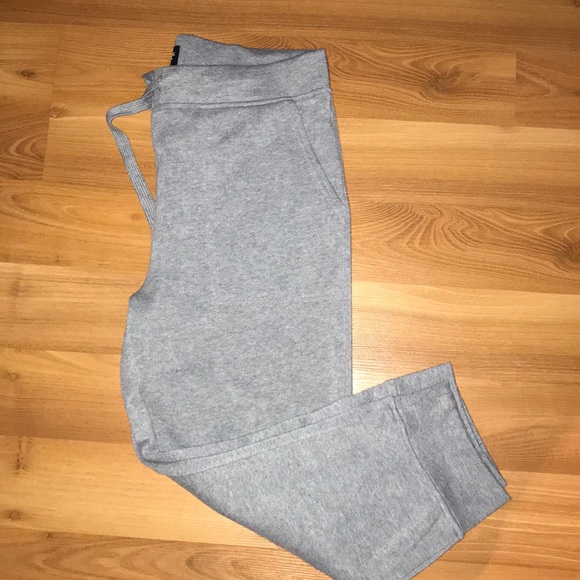 Capri pants - Picture 1 of 2